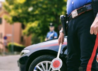 Si riappacificano e nascondono il braccialetto elettronico “antistalking”: coppia scoperta, uomo arrestato