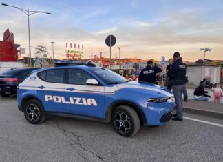 Rapina ai danni di cinque persone ai “Baracconi”: la Polizia arresta un 15enne