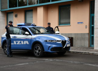 Dopo aver creato disturbo all’interno di un locale, tenta di scappare dalla Polizia