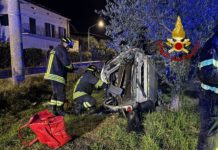 Incidente a Perugia: uomo estratto dall’auto dai Vigili del fuoco